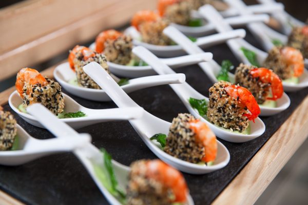 snacks-with-shrimps-spoons-buffet-table
